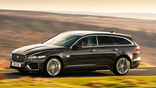 jag_xf_sportbrake_21my_driving_270121_1092.jpg