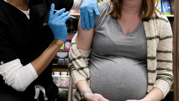 FILE PHOTO: Pregnant women receive the COVID-19 vaccine in Schwenksville, Pennsylvania