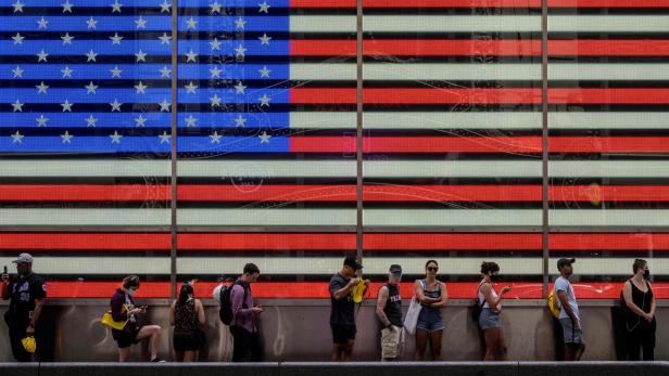 US-HEALTH-VIRUS-OPENING-BROADWAY Volkszählung in den USA: Die Weißen wurden erstmals weniger