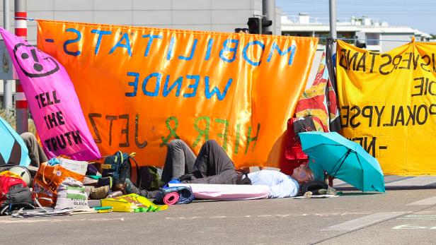 "Baustellen-Hopping": Aktivisten blockieren Arbeiten für Stadtstraße