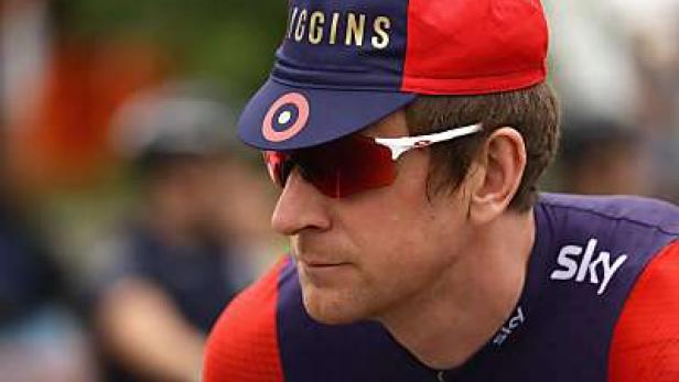 Bradley Wiggins mit roter Sportbrille und Kappe des Team Sky.