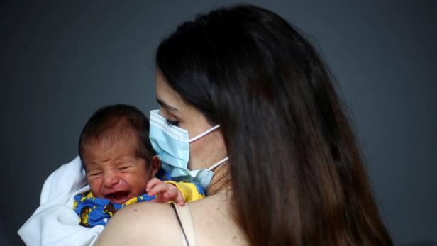 Französischer Arzt: "Auch Babys erkranken ernsthaft an Corona"