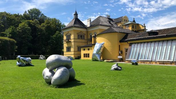 Hellbrunn: Als hätte ein Riese Papierblätter aus Blech zerknüllt