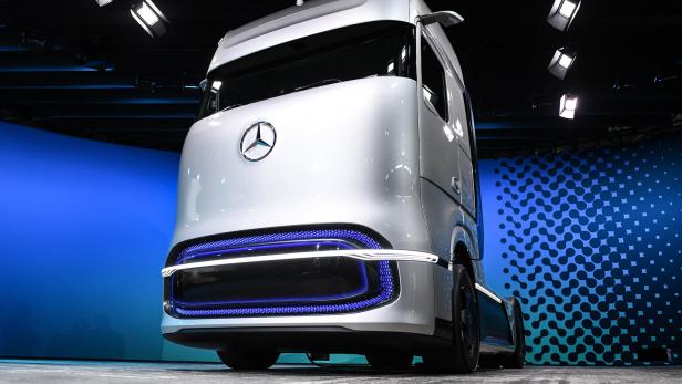 Wasserstoff-Lkw, wie dieses Modell von Daimler, könnten die 100-jährige Diesel-Ära im Frachtverkehr auf der Straße beenden.