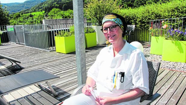 Eine der Palliativ-Pionierinnen: Oberärztin Birgit Kum-Taucher auf der Terrasse ihrer Abteilung im Klinikum Scheibbs