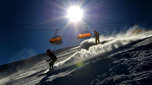 Skifahren wird auch heuer wieder etwas teurer. In Österreich steigt der Preis für einen Tagesskipass ...