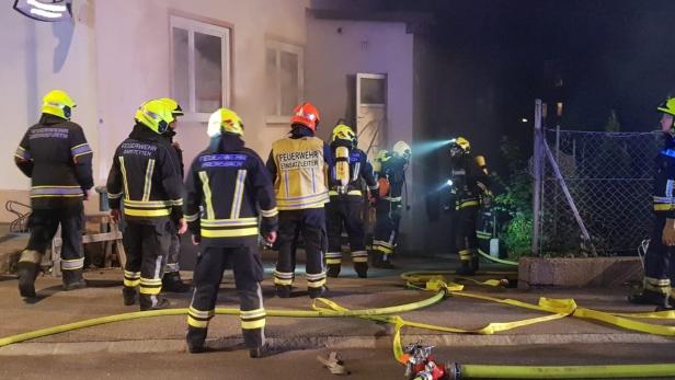 Feuerwehr rettete Katzen aus brennendem Lokal in Amstetten