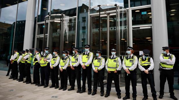 Polizei umstellt ITN Headquarter in London