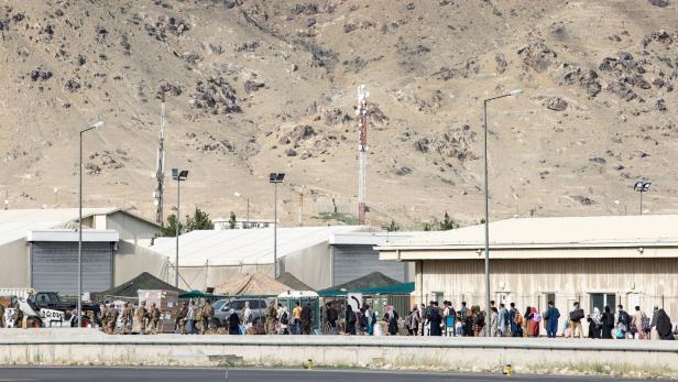 Afghanistan: Terrorgefahr am Flughafen Kabul
