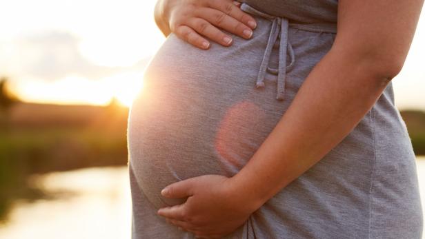 Schweres Übergewicht werdender Mütter birgt Risiko für Baby und Geburt