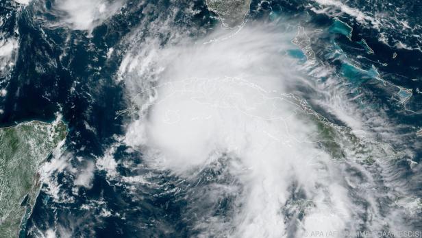 Der Sturm wird laut US-Hurrikanzentrum noch an Stärke gewinnen