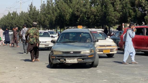Österreicher müssen mit dem Auto aus Afghanistan fliehen