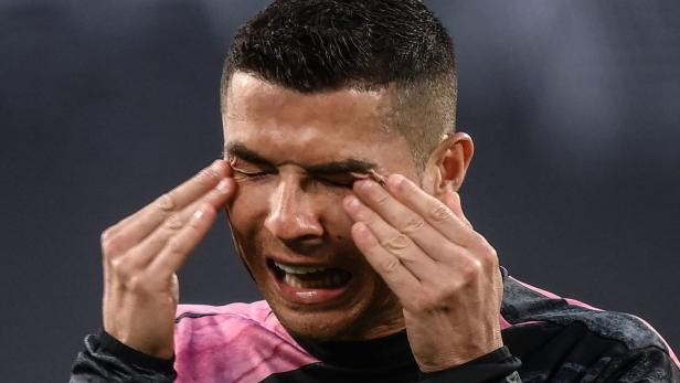 Ronaldo blamiert sich mit Tippfehlern, Fans zünden sein Trikot an