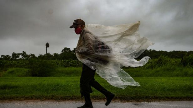 Hurrikan "Ida" trifft in Louisiana auf Land