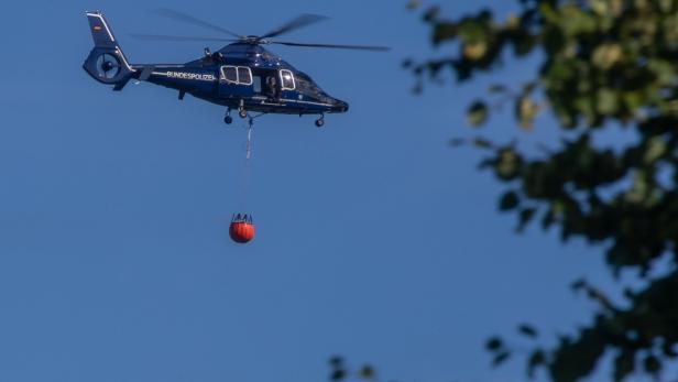 Hüttenbrand in Obertraun mit Hubschrauber gelöscht