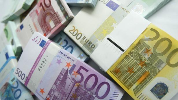 St. Pöltnerin stahl 51.000 Euro aus Banktresor - und ging Autos kaufen