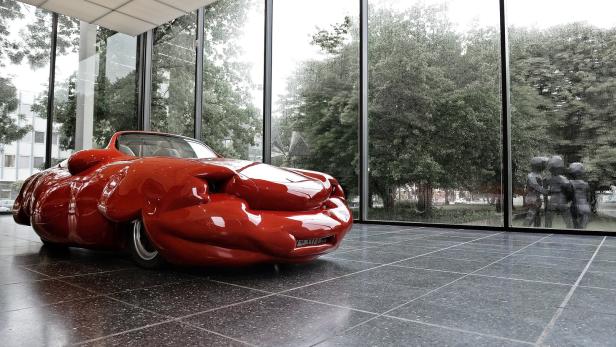 Künstler Erwin Wurm steigt mit fettem Porsche in den NFT-Markt ein