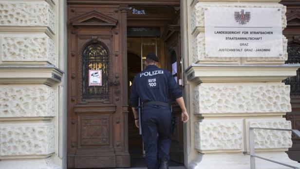 Strenge Regeln im Grazer Straflandesgericht: Im Gebäude durfte nicht fotografiert oder gefilmt werden.