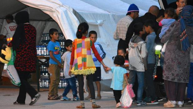 Rund 9.000 Flüchtlinge werden diese Nacht in Österreich in Notunterkünften verbringen.