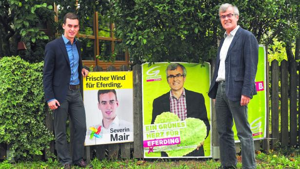 Den Wahlkampf tragen Vater Karl und Sohn Severin Mair sogar am eigenen Gartenzaun aus. Der ÖVP-Kandidat wohnt noch im Elternhaus.