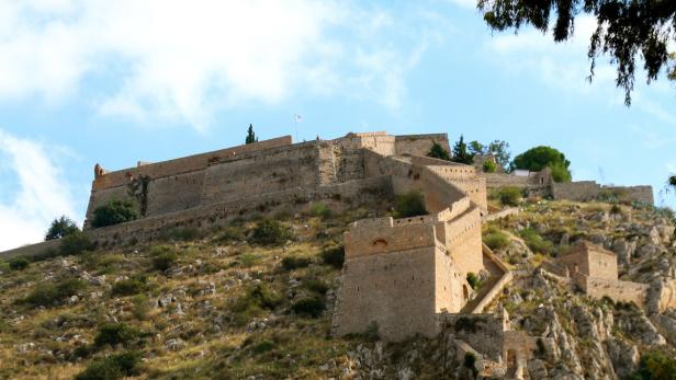 Die Festungsanlage Palamídi thront über der Stadt Náfplio