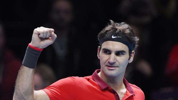 Roger Federer jubelt mit geballter Faust.
