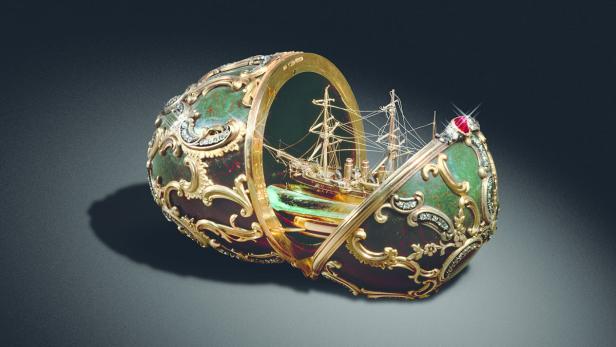 50 Ostereier schuf Fabergé für die Zaren. Das KHM zeigt vier davon, u. a. jenes mit einem Modell des Kreuzers &quot;Pamjat Asowa&quot; aus dem Jahr 1891