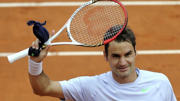 FRANCE TENNIS FRENCH OPEN 2013 GRAND SLAM epa03718451 Roger Federer of Switzerland reacts after winning his 1st round match against Pablo Carreno-Busta of Spain at the French Open tennis tournament at Roland Garros in Paris, France, 26 May 2013. EPA/YOAN VALAT