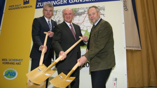 Symbolischer Spatenstich für Umfahrung und S 8 Zub…