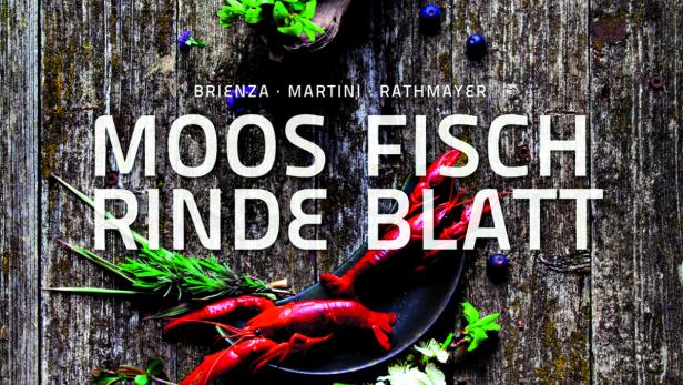 Das Cover des Buches „Moos Fisch Rinde Blatt“ zeigt Speisen aus der Natur auf Holz.