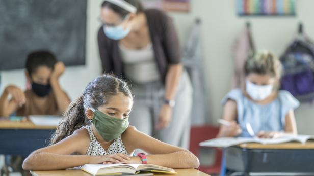 "Zeit geht uns aus": Tests auf Infektionen in Schulen wohl länger nötig