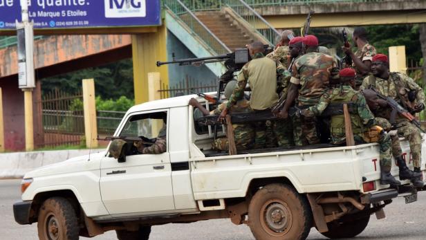 Militär in Guinea putscht und nimmt Präsidenten gefangen