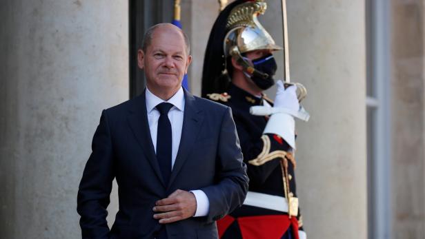 Deutschlands Finanzminister Olaf Scholz im französischen Präsidentenpalast