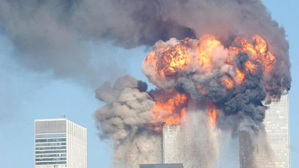 Das brennende World Trade Center Das World Trade Center brennt und bricht zusammen