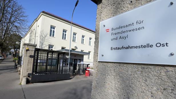 Waldhäusl: "Bundesheer leistet Schlepperhilfe auf Staatskosten"