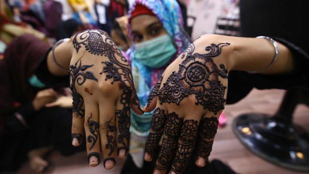 Black Henna: Viele Produkte zur Hautbemalung sind "nicht sicher"