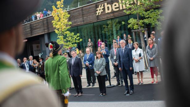 Polit-Prominenz beim Forum Alpbach: Streit um Teststrategie.