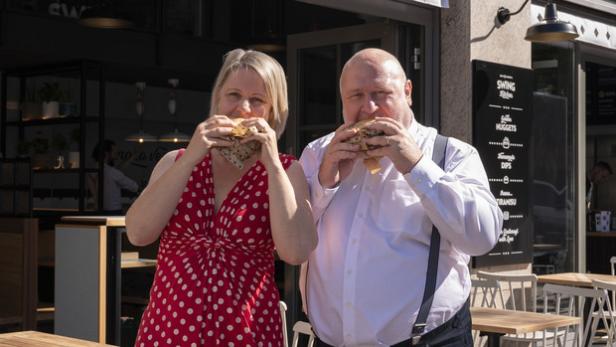 Irene &amp; Charly Schillinger verkosten die allerersten Burger der 10. Filiale.