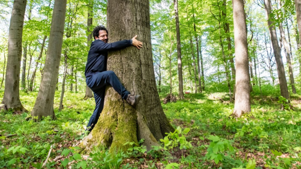 Ein „Tatort“-Kommissar im deutschen Wald: Fahri Yardim
