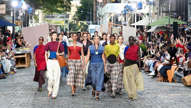 New York Fashion Week: Diese Farben werden 2022 zum Trend