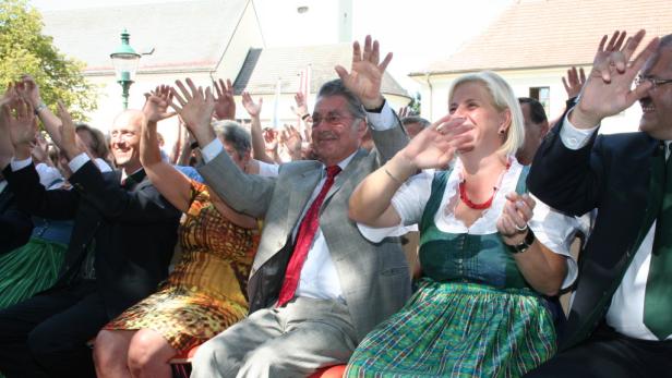 Gut gelaunter Präsident bei Gartenbaumesse