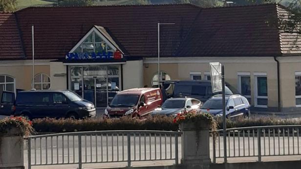 Bewaffneter Täter überfiel Mittwochfrüh Bank in Krumbach