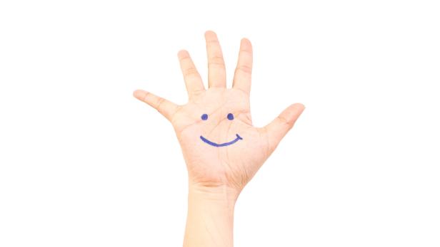 Welche Begrüßung noch zeitgemäß ist: Lächeln statt Händeschütteln?