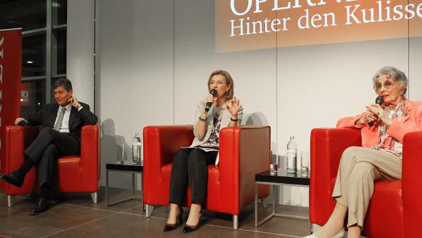 Karl Hohenlohe und Lotte Tobisch beim zweiten KURIER-Gespräch im Raiffeisen-Forum. Martina Salomon (M.) moderierte