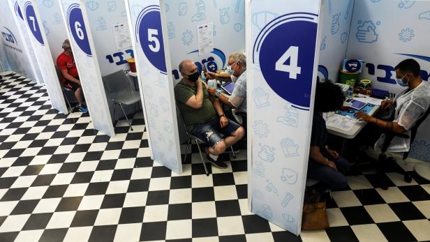 Eine Impfstraße für Drittimpfungen in Israel.