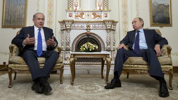 Der russische Präsident Vladimir Putin (re.) mit dem israelischen Premierminister Benjamin Netanyahu bei Moskau