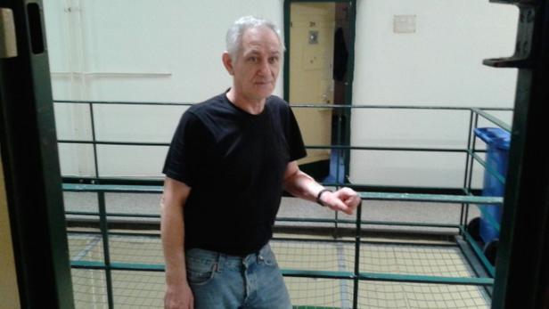 Der Rekord-Häftling Chmelir im vergangenen Jahr in der Haftanstalt in Graz-Karlau, aus der er nach 36 Jahren Gefängnis in Freiheit entlassen zu werden hofft.