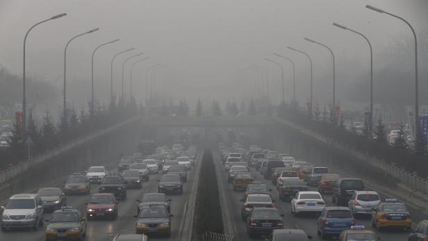 Leben unter der Dunstglocke: Der Smog ist in Peking (Bild) und vielen anderen chinesischen Großstädten allgegenwärtig.