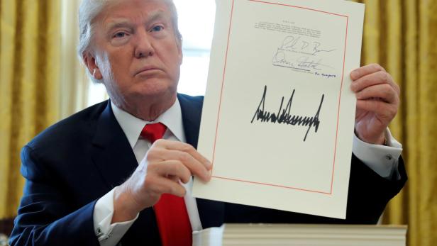 Unterschreiben wie Trump? Autogrammkarten sind eine Herausforderung