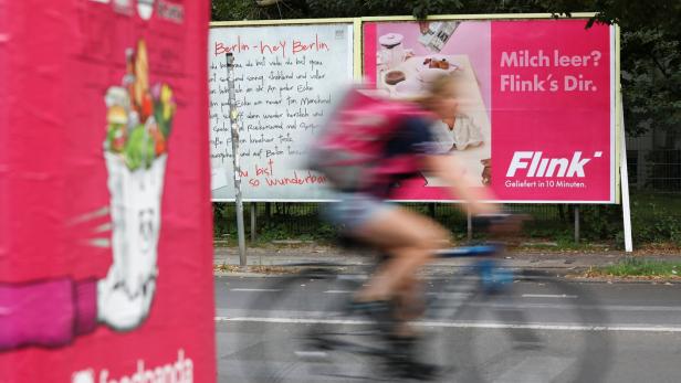 Advertisements promoting delivery services in Berlin